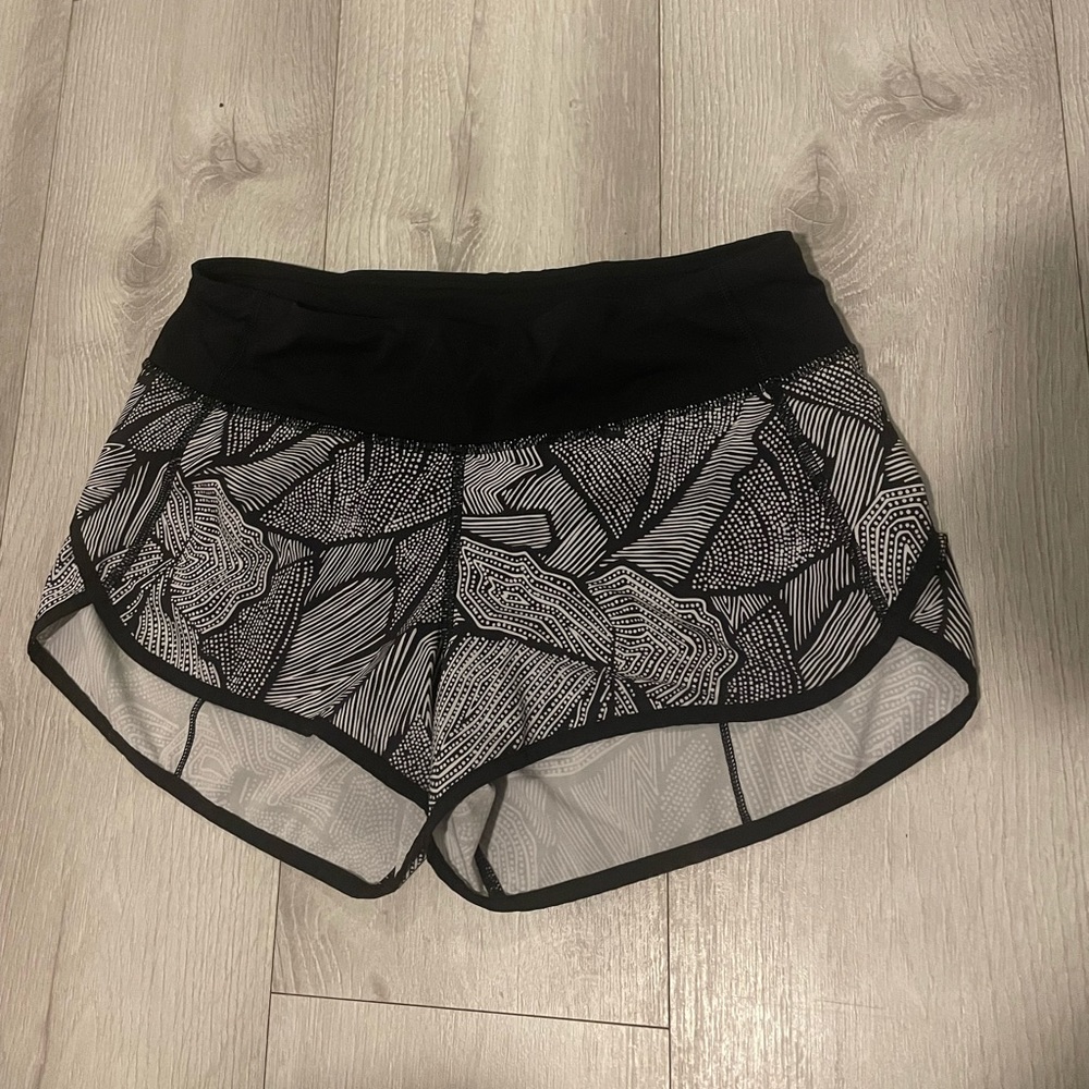 Black and white patterned speed up shorts 2.5 inseam